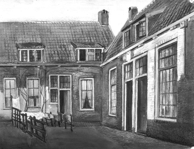 30582 Gezicht op de voorgevels van enige huisjes aan een pleintje achter de Walsteeg te Utrecht.